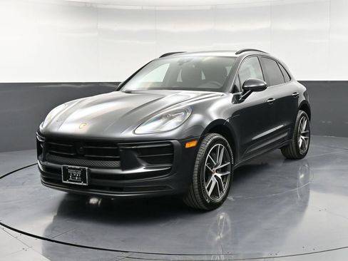 Certified 2025 Porsche Macan AWD/4WD image 1