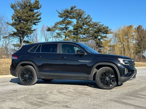 Used 2024 Volkswagen Atlas Cross Sport SE w/ Panoramic Sunroof Package image 16