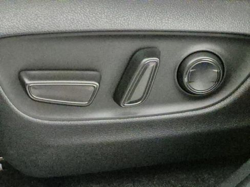 New 2025 Toyota RAV4 SE image 15