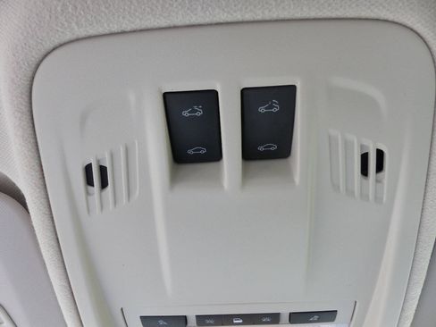 Used 2018 Chevrolet Cruze Premier FWD image 35
