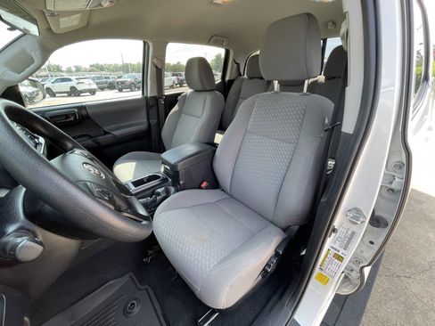 Used 2022 Toyota Tacoma SR AWD/4WD image 10
