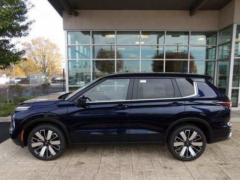 New 2025 Mitsubishi Outlander SE image 4