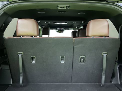 Used 2023 Kia Telluride EX w/ EX Captain's Chair Package image 28