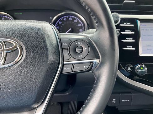 Used 2018 Toyota Camry XLE FWD image 25