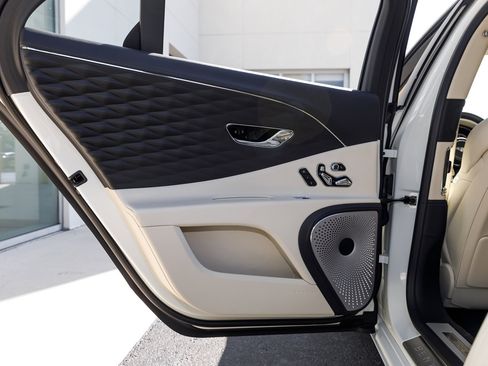 Used 2020 Bentley Flying Spur W12 image 15