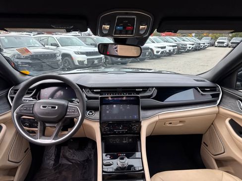 Used 2022 Jeep Grand Cherokee Limited 4xe image 34