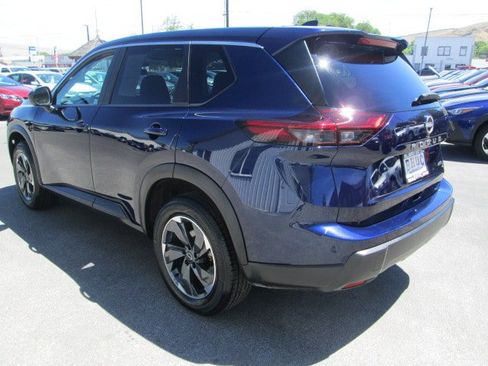 Used 2025 Nissan Rogue SV AWD/4WD image 4