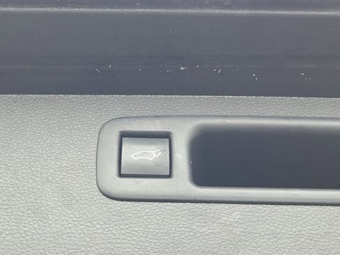 Used 2021 Toyota Highlander XLE image 30