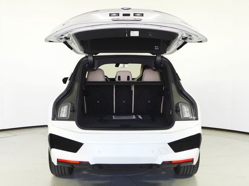 Used 2023 BMW iX xDrive50 w/ Sport Package image 9