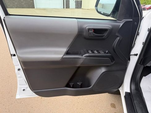 Certified 2023 Toyota Tacoma SR AWD/4WD image 9