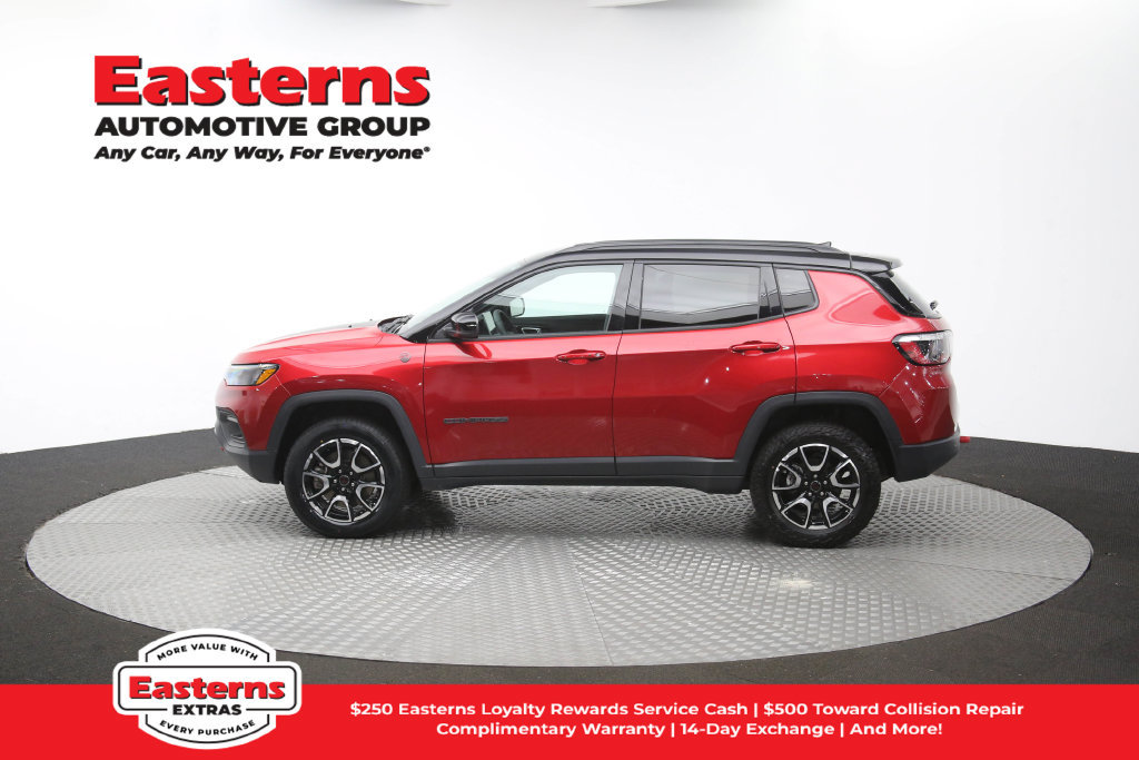 Used 2025 Jeep Compass Trailhawk AWD/4WD image 62