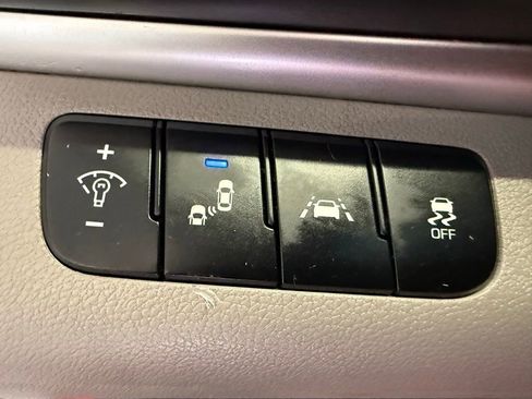 Used 2020 Hyundai Elantra SEL image 18