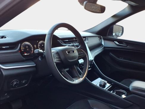 Used 2023 Jeep Grand Cherokee L Altitude image 10