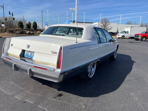 Used 1993 Cadillac Fleetwood Sedan RWD image 7