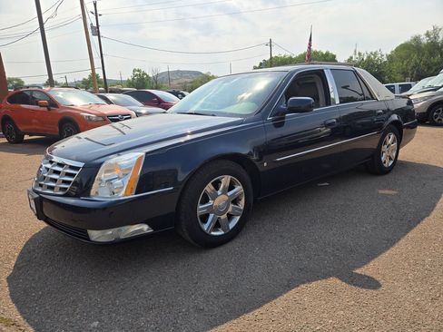 Used 2006 Cadillac DTS w/ Sun And Sound Package FWD image 3