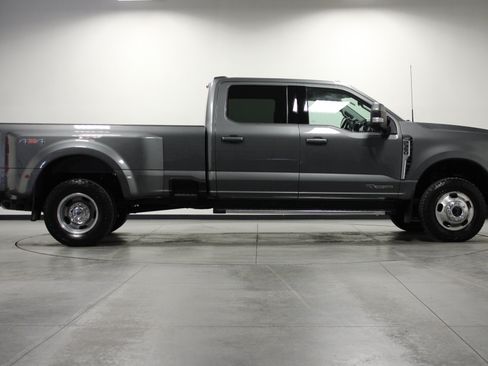Used 2023 Ford F350 Lariat AWD/4WD image 3