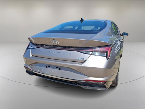 Used 2021 Hyundai Elantra Limited FWD image 8
