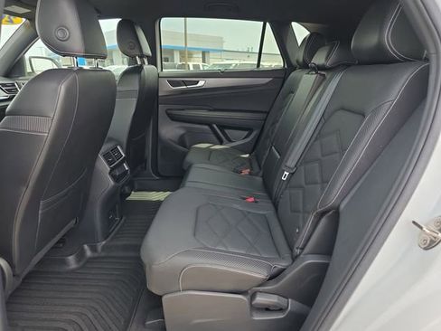 Used 2024 Volkswagen Atlas Cross Sport SE FWD image 11