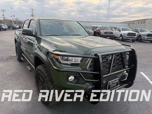 Used 2021 Toyota Tacoma TRD Off-Road image 3