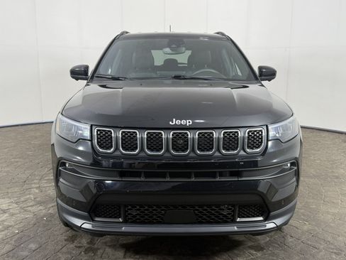 Used 2023 Jeep Compass Latitude AWD/4WD image 2