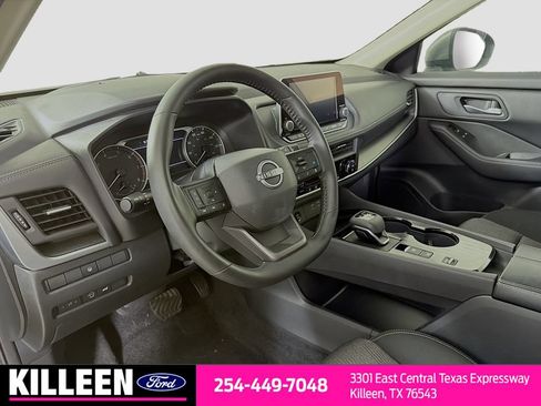 Used 2025 Nissan Rogue SV FWD image 11
