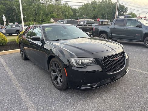 Used 2021 Chrysler 300 S RWD image 2