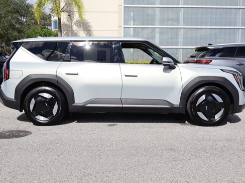 Used 2026 Kia EV9 Light RWD image 10