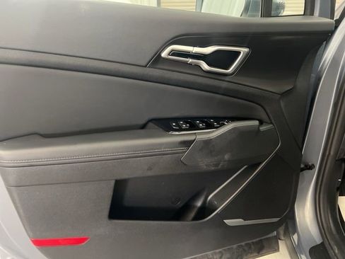 Used 2025 Kia Sportage EX image 9