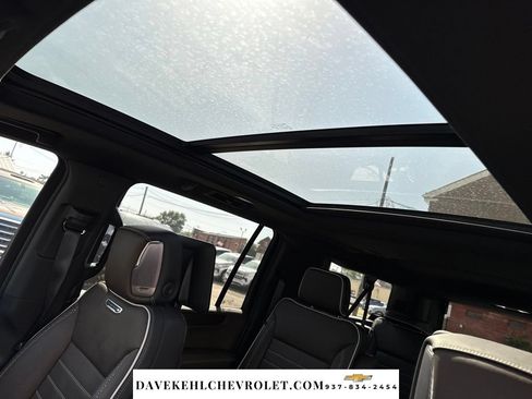 Used 2025 GMC Yukon XL Denali Ultimate w/ LPO, Illumination Package AWD/4WD image 16