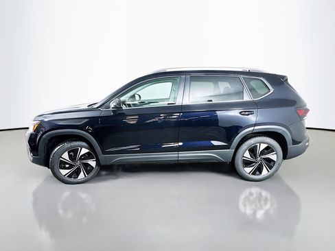 New 2025 Volkswagen Taos SE w/ Panoramic Sunroof Package image 4