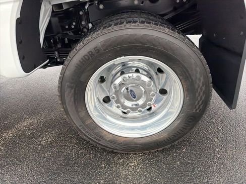 New 2026 Ford F450 Lariat w/ Lariat Premium Package image 32