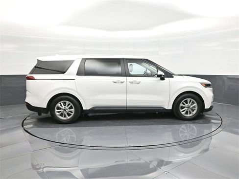 Used 2024 Kia Carnival LX image 26