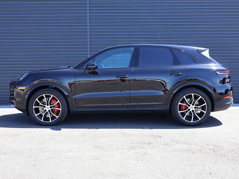 Certified 2024 Porsche Cayenne S AWD/4WD image 2
