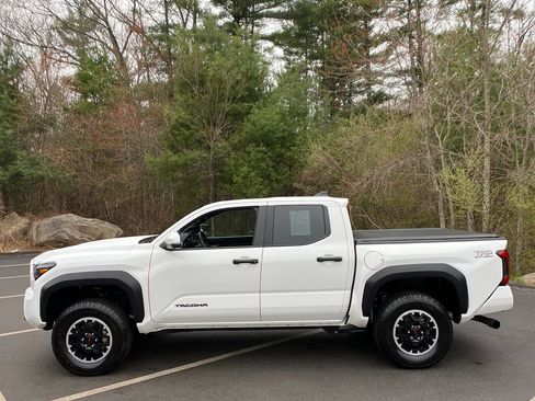 Used 2025 Toyota Tacoma TRD Off-Road w/ TRD Off Road Premium Package AWD/4WD image 2
