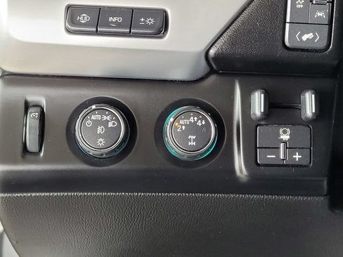 Used 2018 Chevrolet Tahoe Premier AWD/4WD image 12