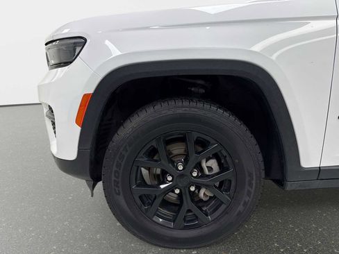 Used 2024 Jeep Grand Cherokee Altitude AWD/4WD image 23