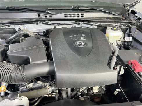 Used 2021 Toyota Tacoma TRD Off-Road AWD/4WD image 27