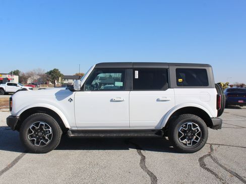 New 2025 Ford Bronco Outer Banks image 2