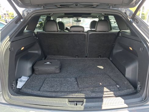 Certified 2022 Volkswagen Atlas Cross Sport SE w/ Panoramic Sunroof Package AWD/4WD image 30
