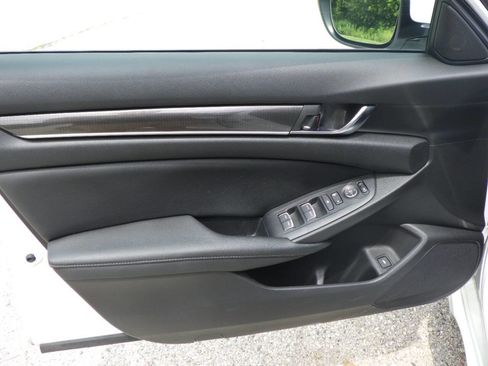 Used 2019 Honda Accord Sport image 9