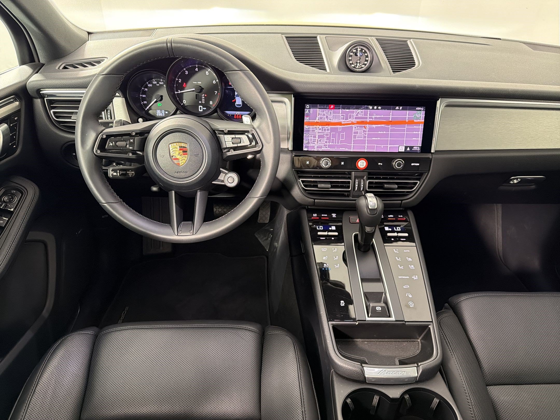 Certified 2026 Porsche Macan AWD/4WD image 27
