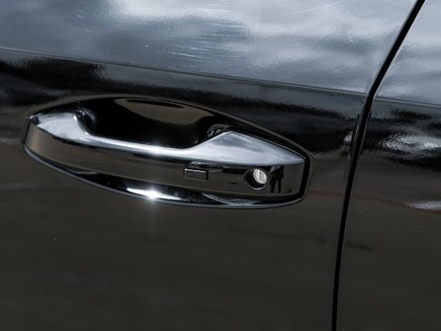 Used 2025 Nissan Kicks SV w/ Illumination Package FWD image 31