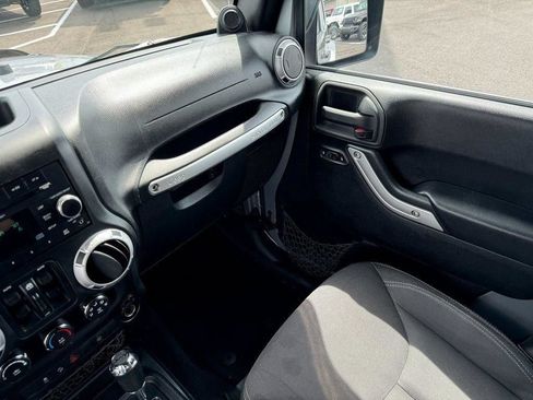 Used 2013 Jeep Wrangler Unlimited Sahara w/ Connectivity Group AWD/4WD image 29