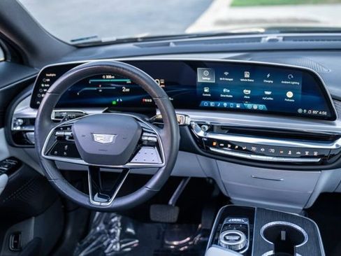 Used 2024 Cadillac Lyriq Sport image 27