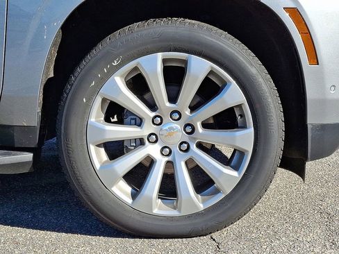 New 2025 Chevrolet Suburban Premier w/ Sun And Tow Package image 5