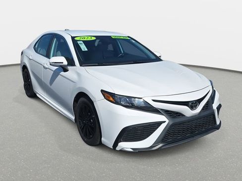 Used 2023 Toyota Camry SE image 3