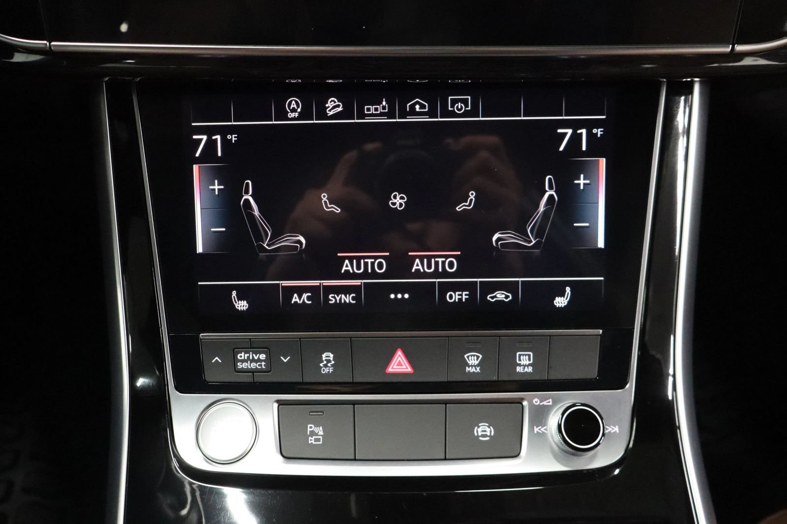 Used 2020 Audi Q7 3.0T Premium w/ Convenience Package AWD/4WD image 36