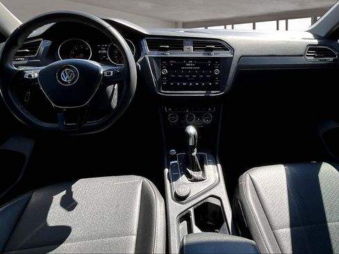 Used 2021 Volkswagen Tiguan SE image 16