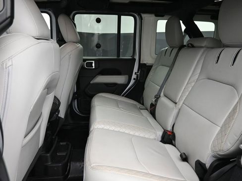 Used 2022 Jeep Wrangler Unlimited Sahara image 11