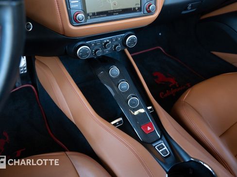 Used 2016 Ferrari California T image 27